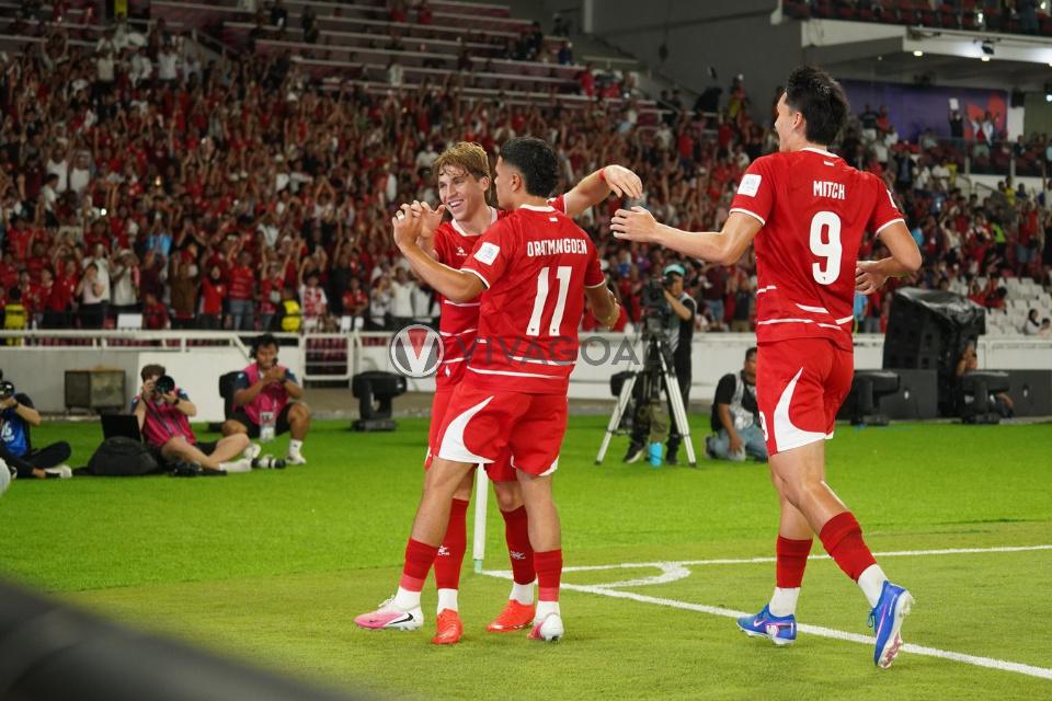 Ragnar Oratmangoen, Luke Vickery, dan Mitch Baker