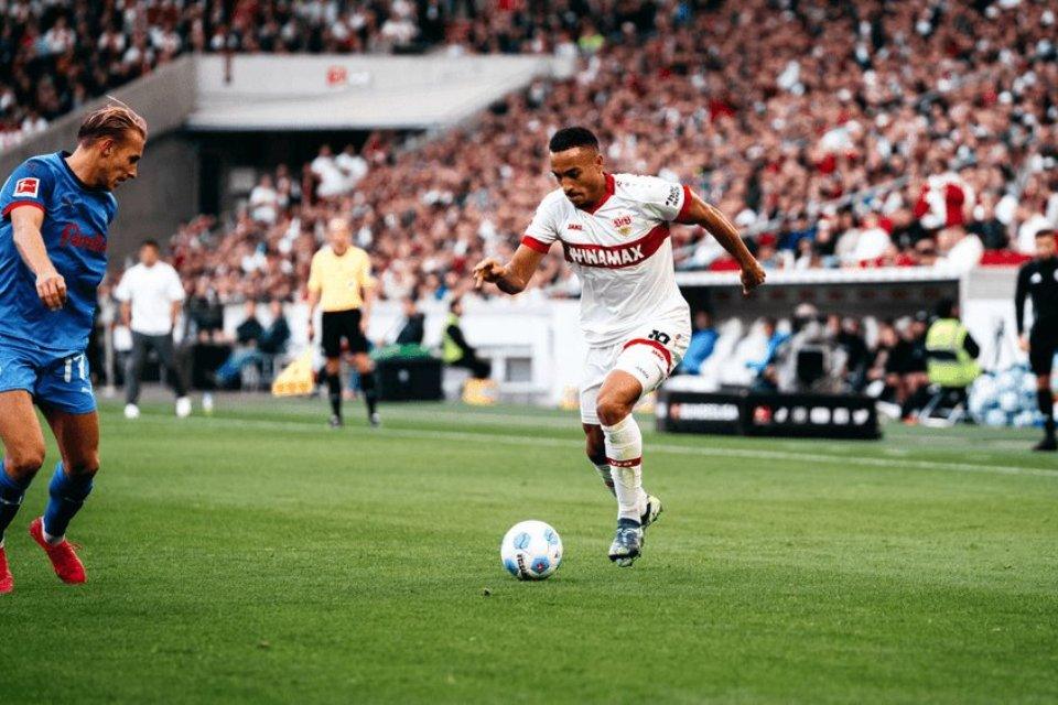Dikaitkan dengan Dua Tim Eropa, Winger Stuttgart Putuskan Bertahan?