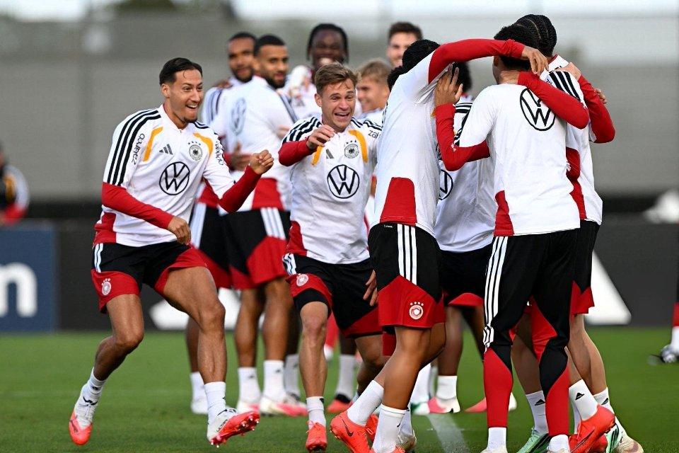 Timnas Belanda bakal bersua Jerman dalam matchday pertama Grup B UEFA Nations League 2026/27. Kedua tim saat ini memiliki juru taktik anyar