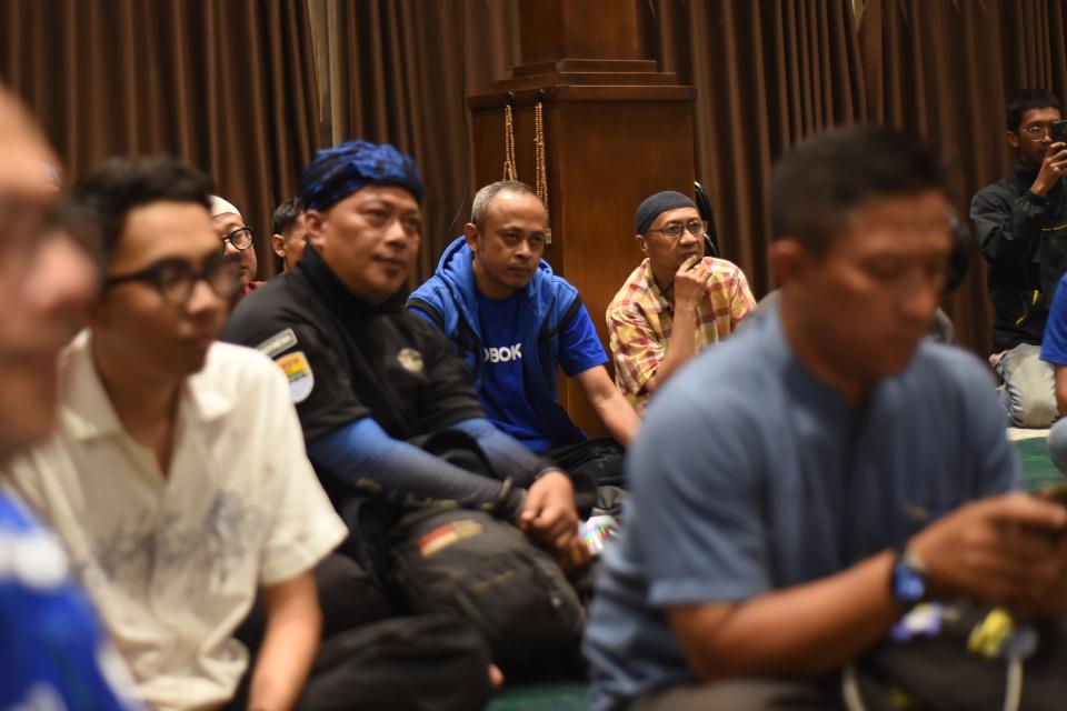 Bobotoh di kegiatan kajian dan doa bersama bertajuk “Lekas Pulih Indonesia” di Masjid Jaza, Bandung, Kamis (22/10/2026).