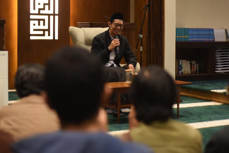 Ustadz Handy Bonny di kegiatan kajian dan doa bersama bertajuk “Lekas Pulih Indonesia” di Masjid Jaza, Bandung, Kamis (22/10/2026).