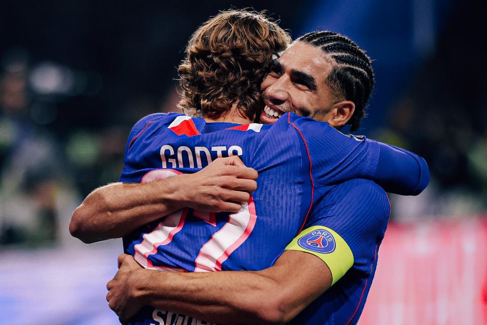 Mika Godts dan Achraf Hakimi