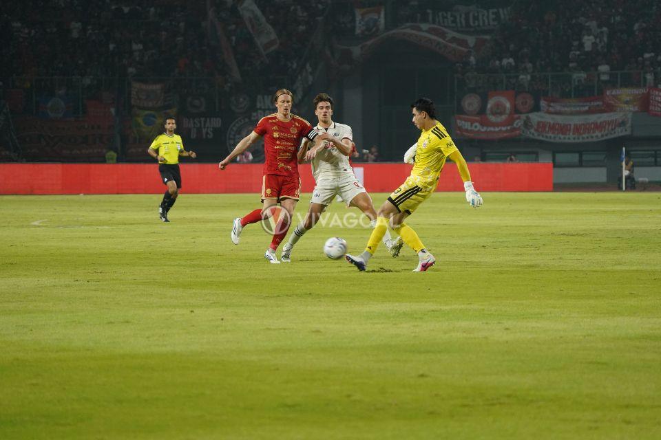 Dihajar Persija 5-1, Begini Respons Pelatih Arema