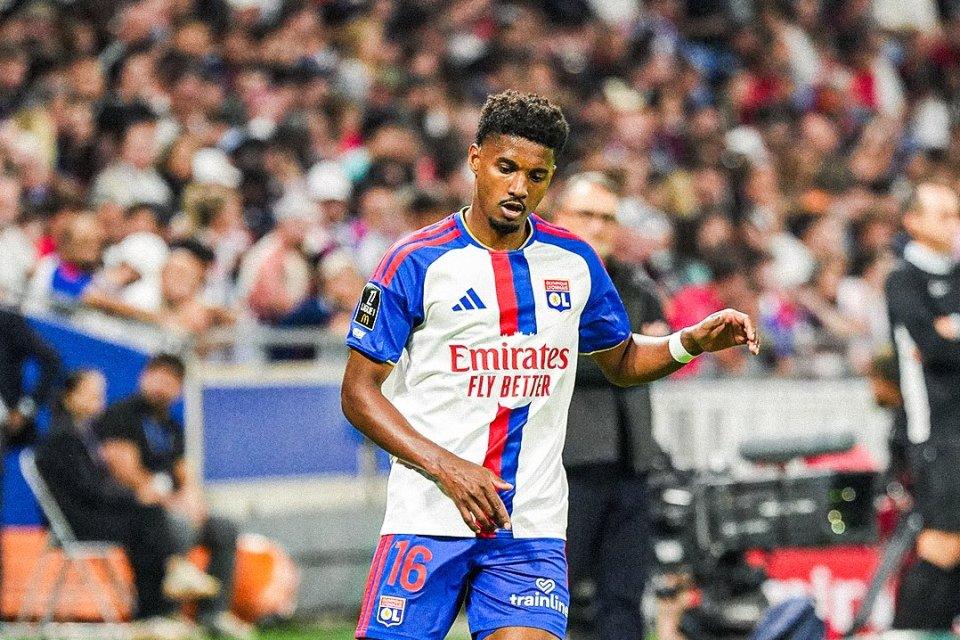 Butuh Fullback, Juventus Bakal Angkut Pilar Lyon di Bursa Mendatang