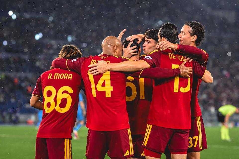 Napoli vs AS Roma: Partenopei Kembali Tersungkur di Kancah Domestik?